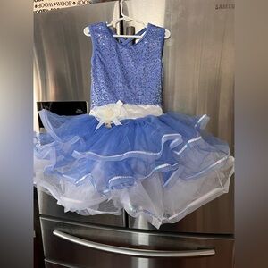 Weissman‎ dance costume